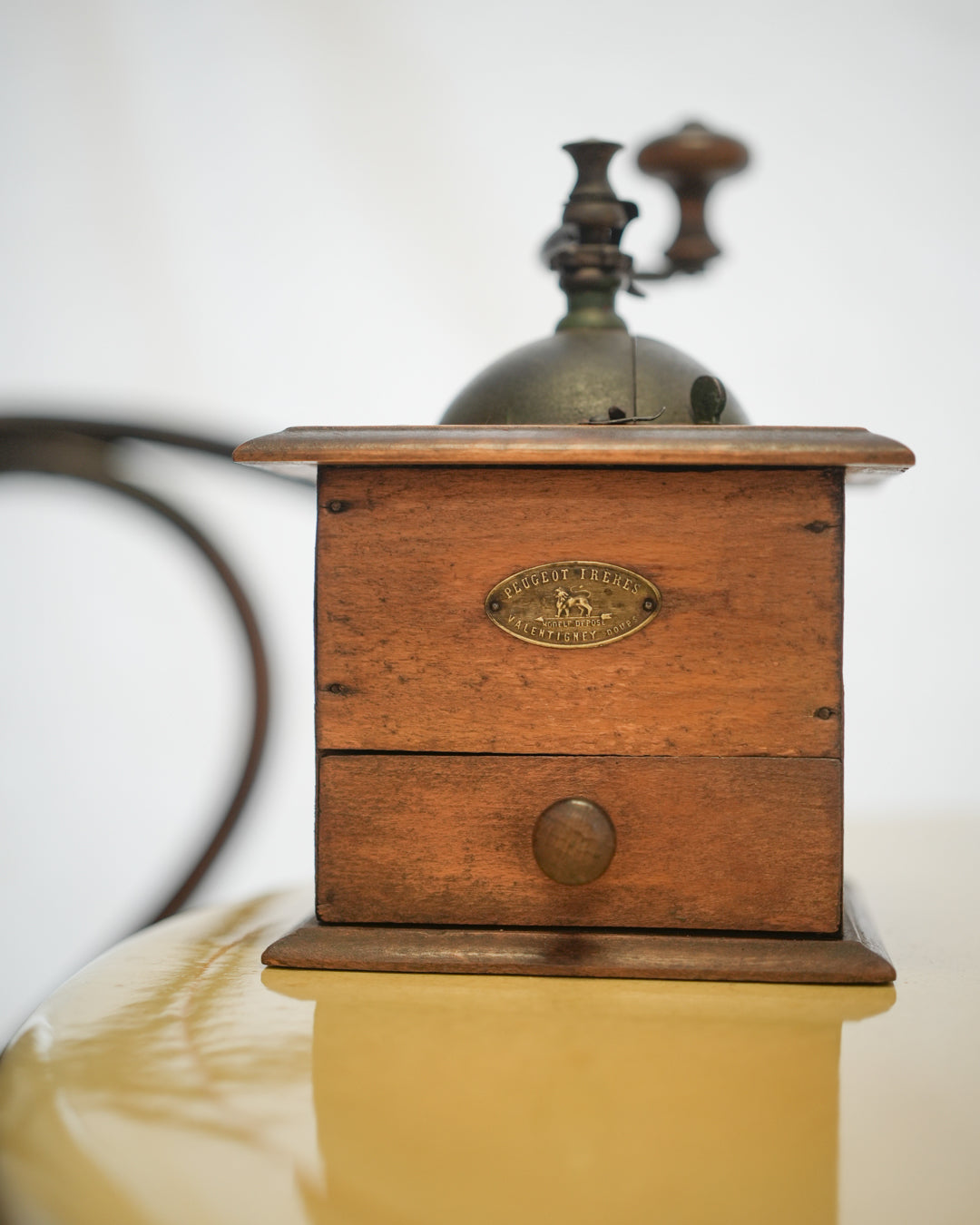 Refined antique-style coffee mill