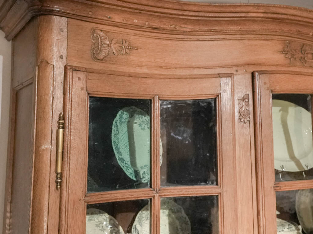 Parisian Galbée Vitrine with Brass Hardware