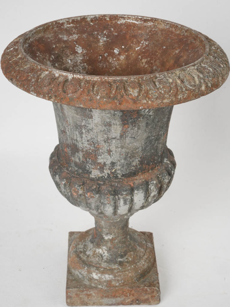 Versatile indoor decor Medici urn  