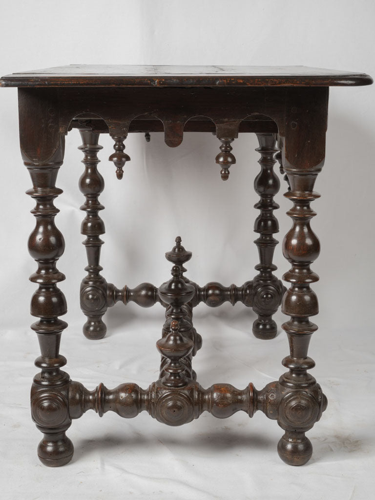 Haute Époque Renaissance walnut table