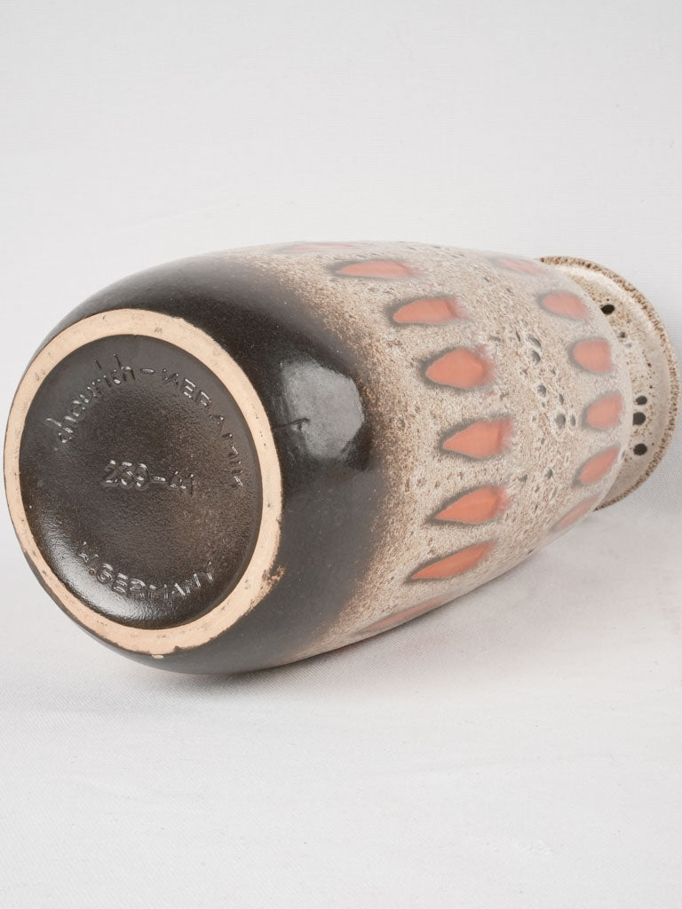 Old-fashioned glazed craftsmanship ceramic piece