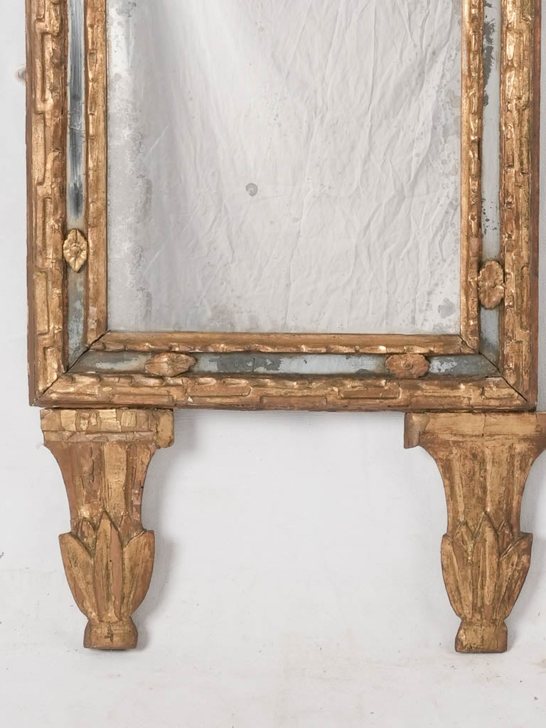 Exquisite carved giltwood decorative mirror