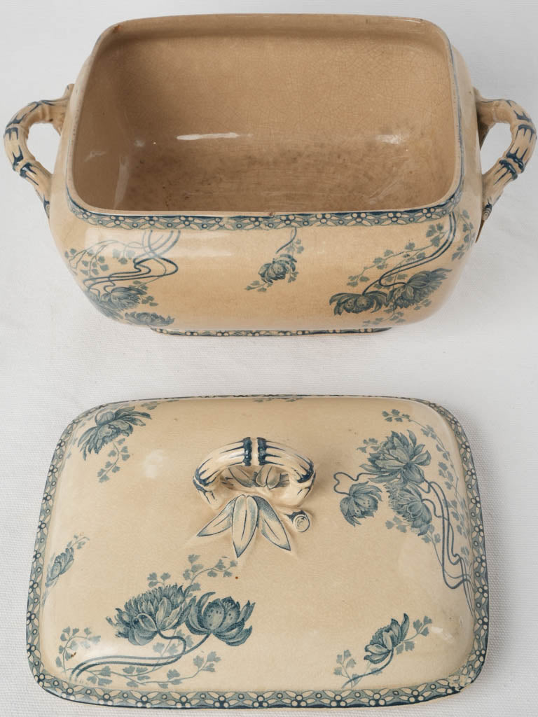 Refined Sarreguemines Faience earthenware tureen