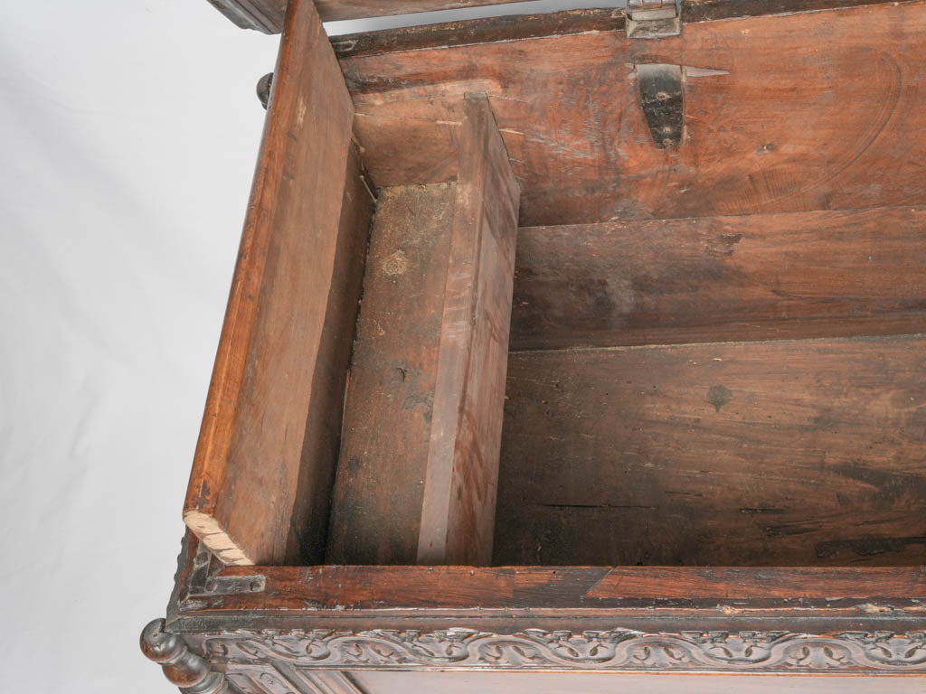 Classic Italian trunk with original hardware