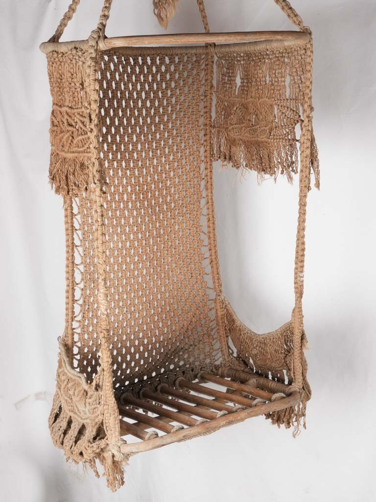 Retro coconut husk woven seat