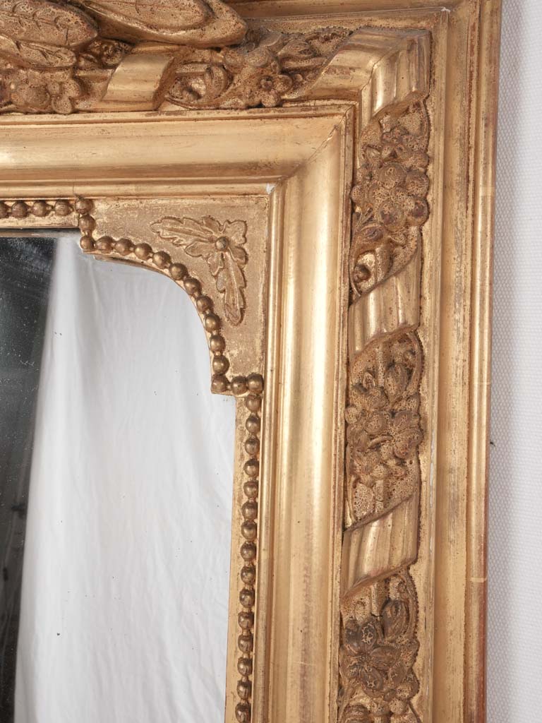 Regal gold-finished reflective mirror