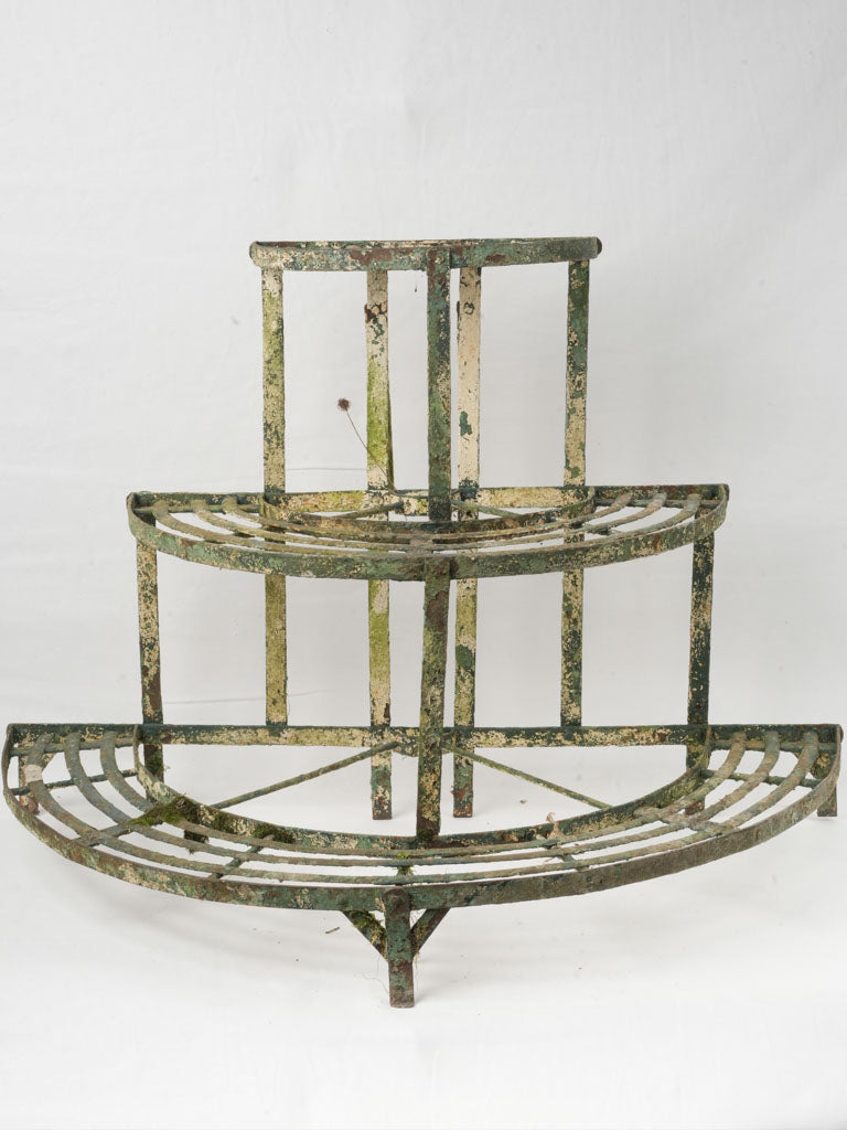 Classic three-tier garden stand  