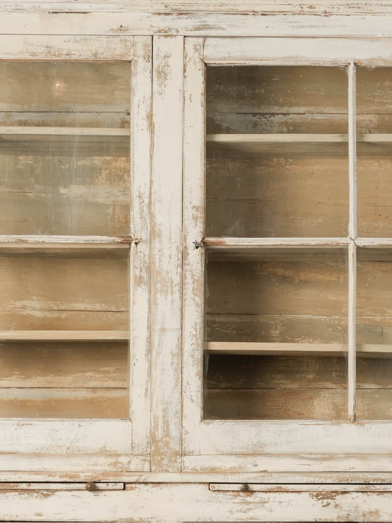 Timeless, French wooden bookcase