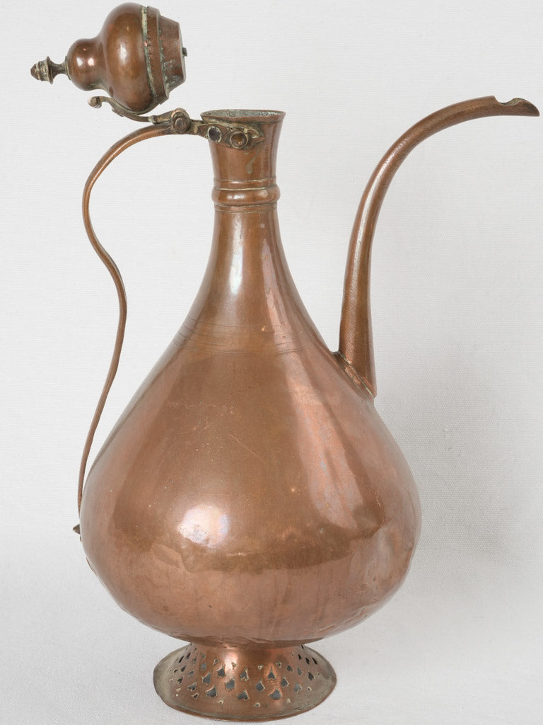 Historical, charming, 18th-century pourer