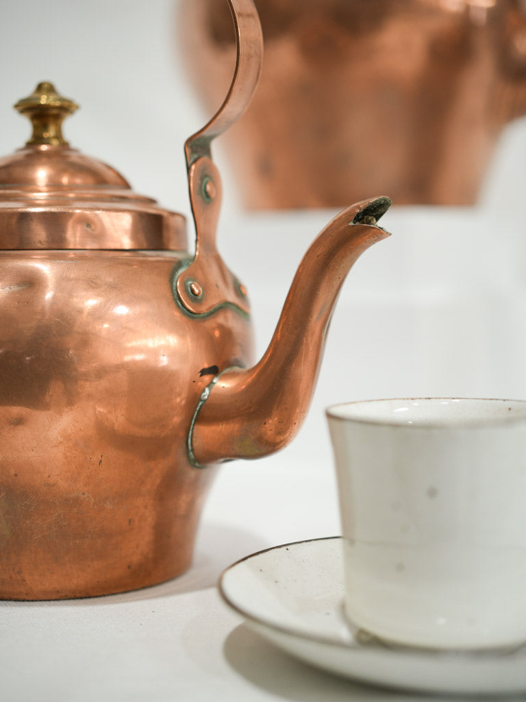 Traditional vintage 2-liter copper kettle