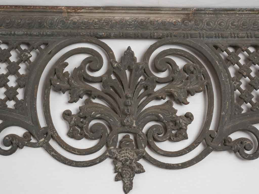 Decorative nineteenth-century trim element