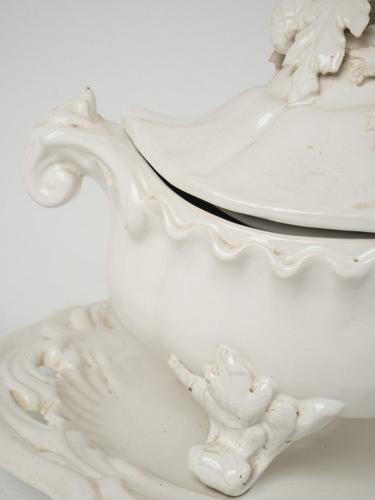 Acanthus leaf footed soup tureen