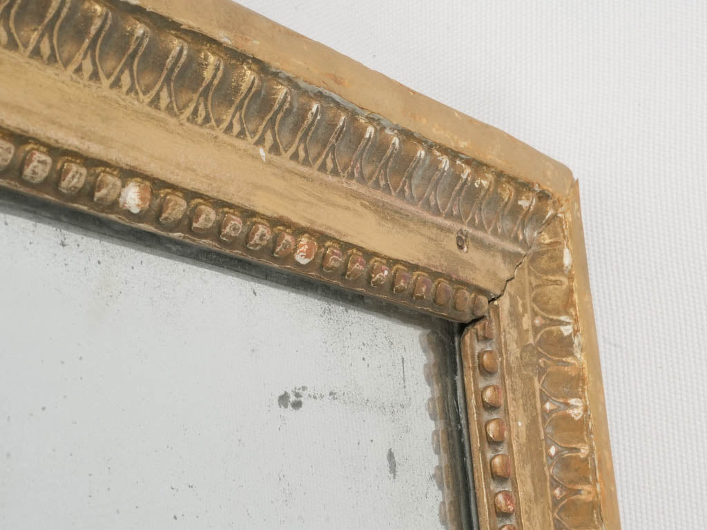 Luxurious traditional mercury-embedded interior mirror