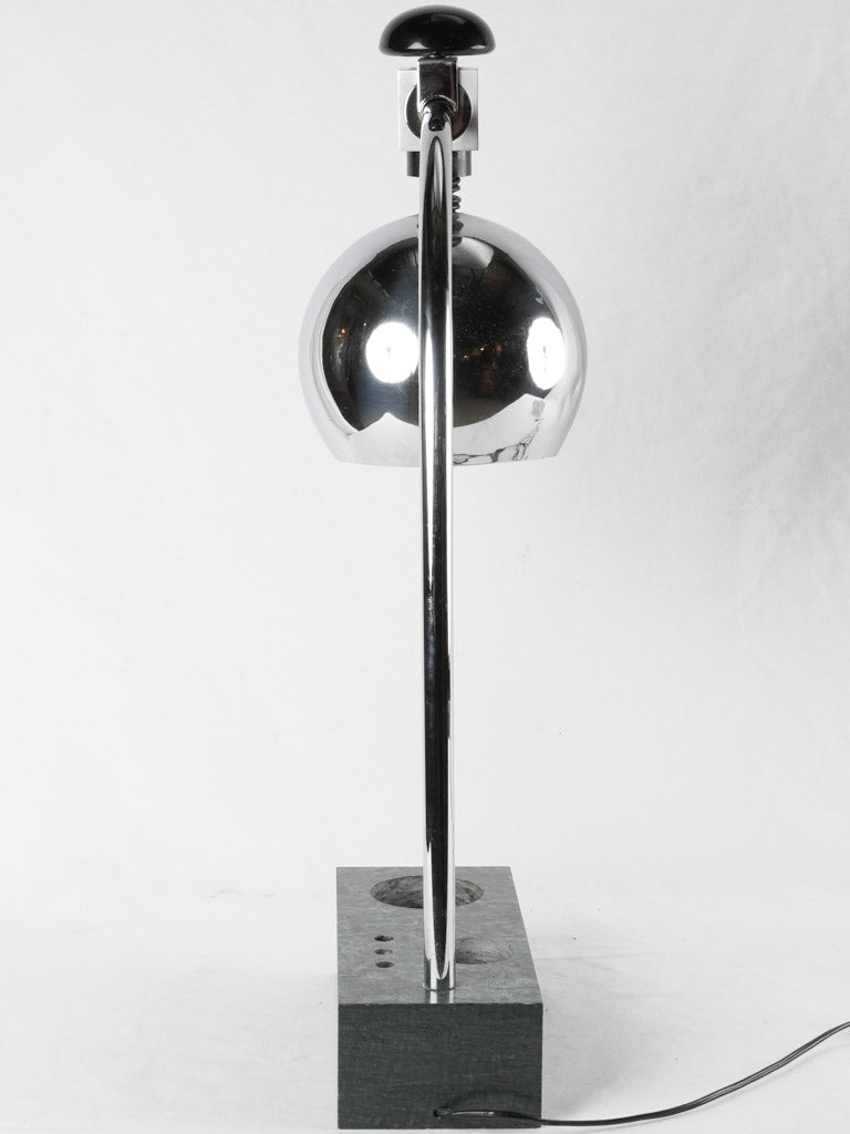 Unique pen-slot incorporated table lamp