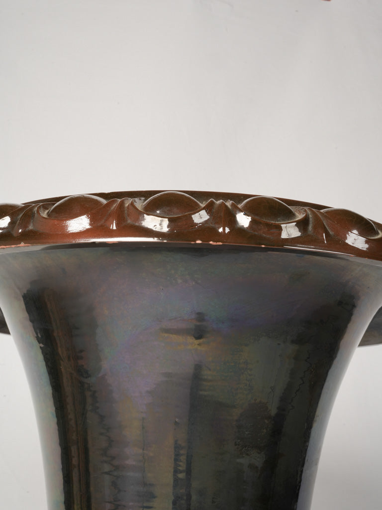 Timeless metallic-glazed Médici urn