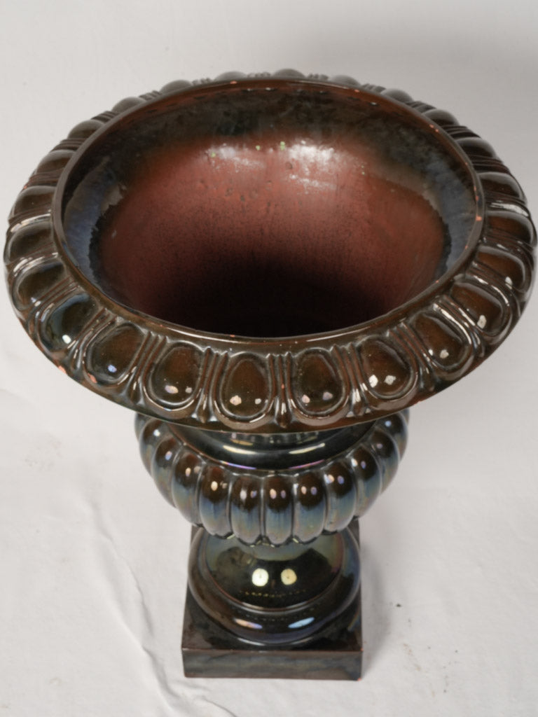 Ornate classic motif Médici urn