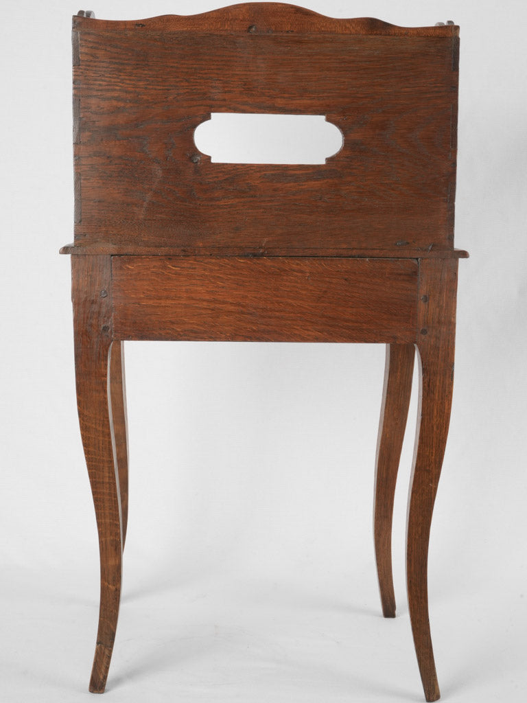 Elegant tapered cabriole leg table