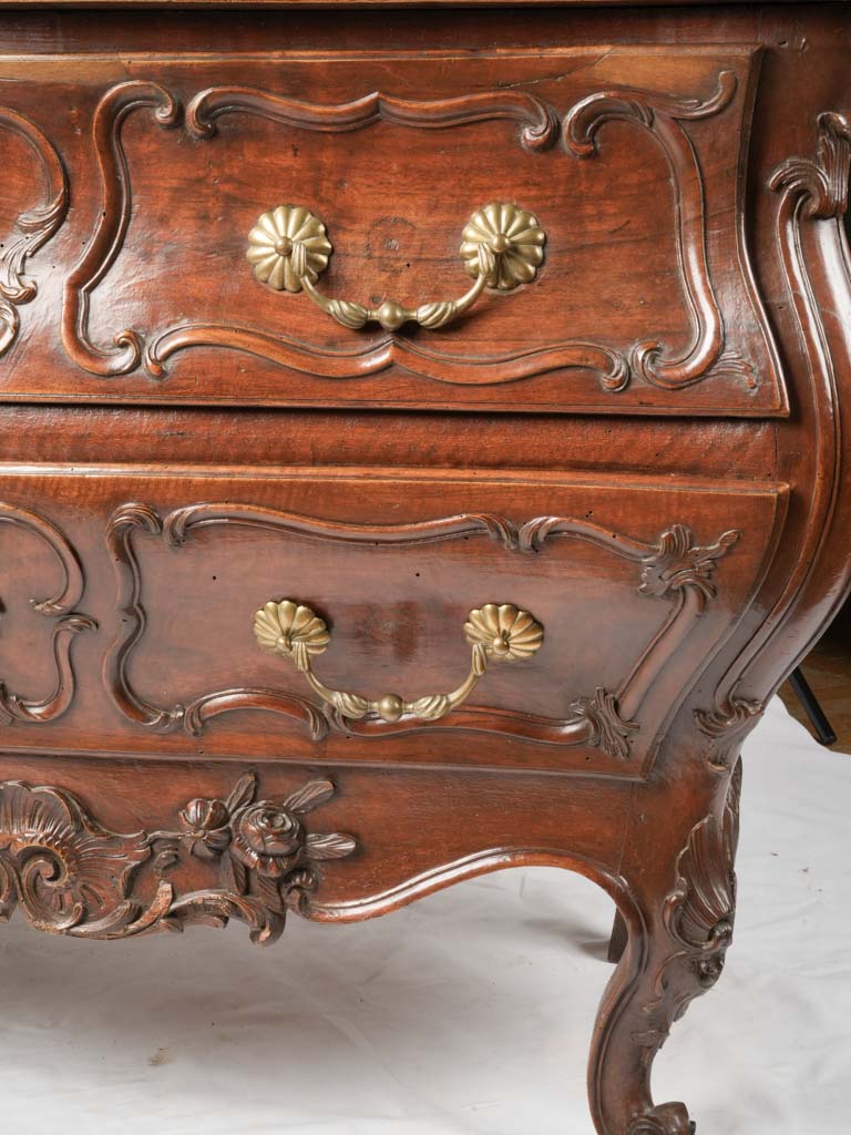 Historical Languedoc walnut sauteuse piece