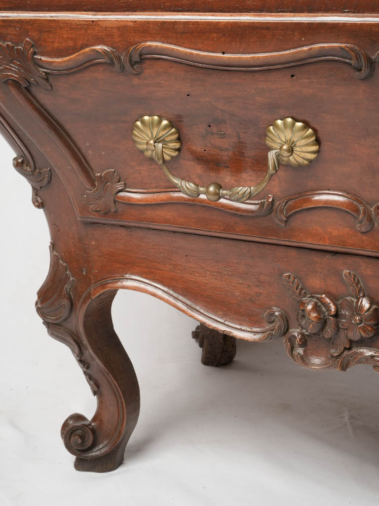 Ornate acanthus leaf detailed commode