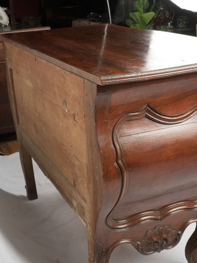 Vintage cabriole-legged walnut sauteuse