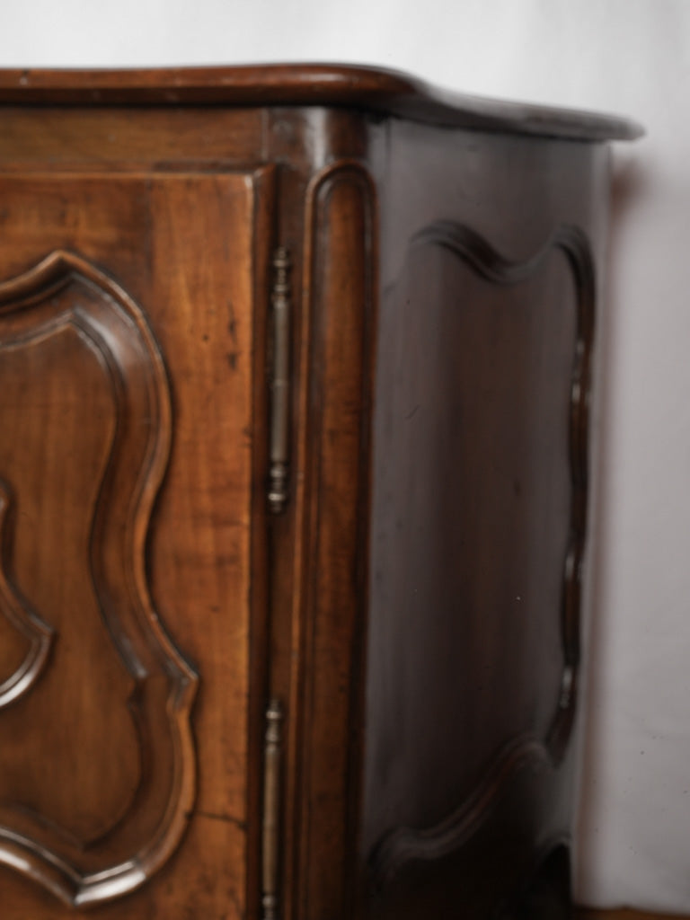 Grandeur French 1750s walnut buffet