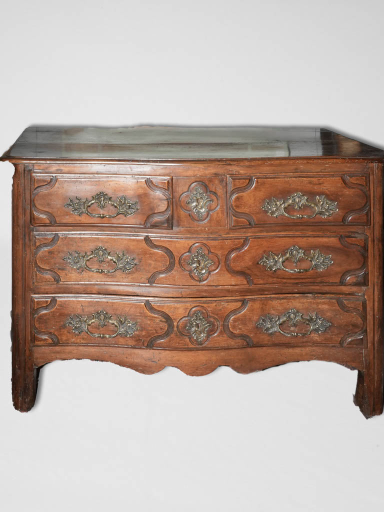 Elegant 18th-century French walnut commode