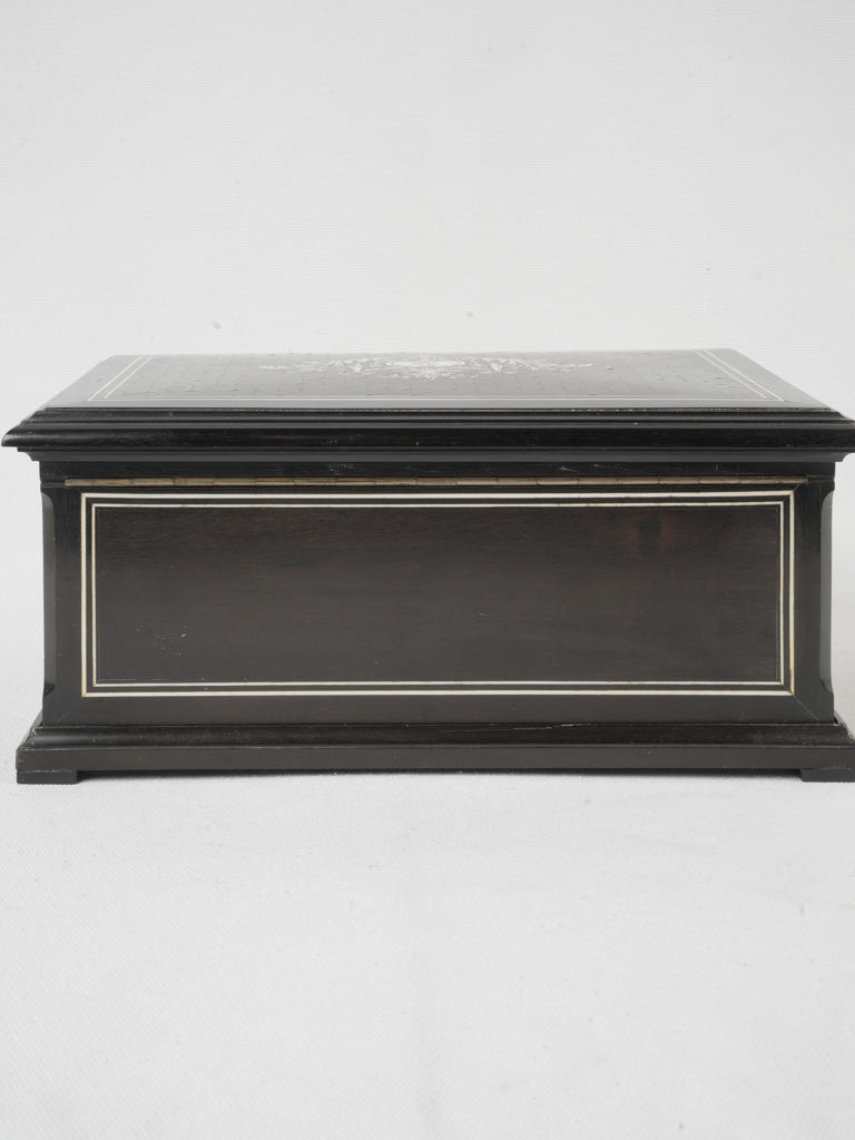 Sophisticated late-19th-century box  