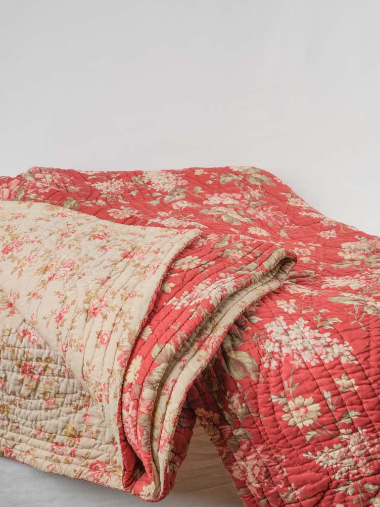 Exquisite two-layered red quilt