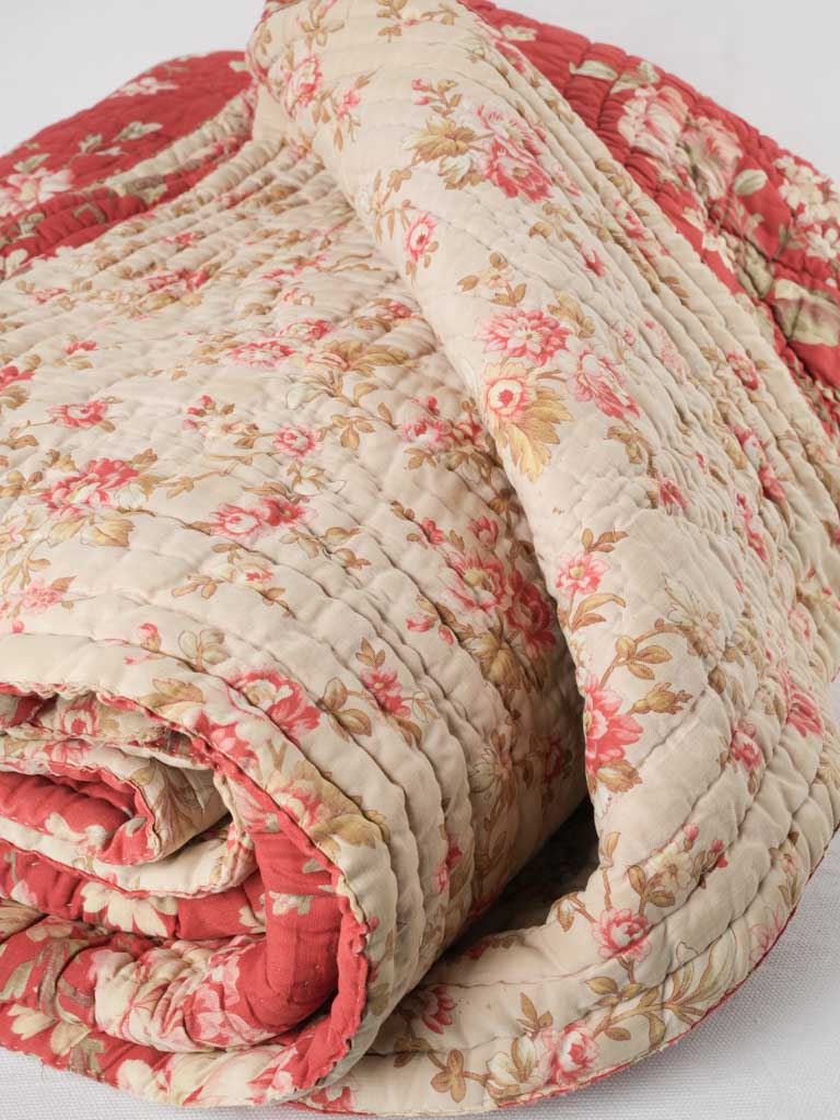 Elegant Provençal floral bedspread