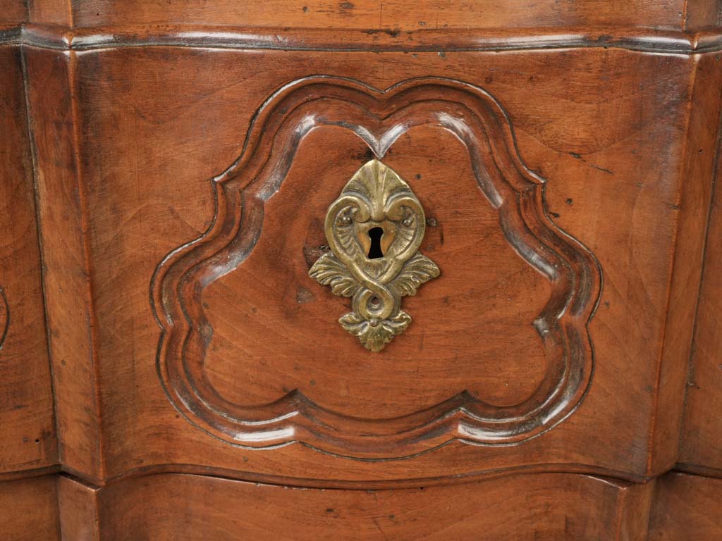 Exquisite scalloped-apron chest