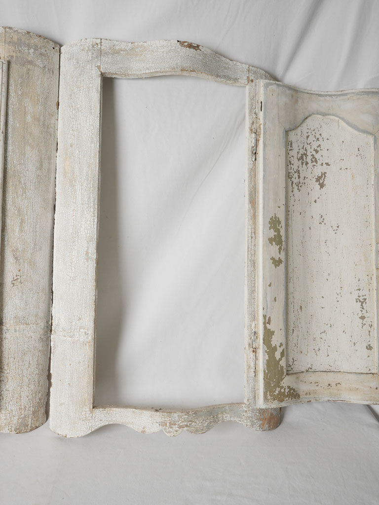 Rustic Provençal white-painted wood panels