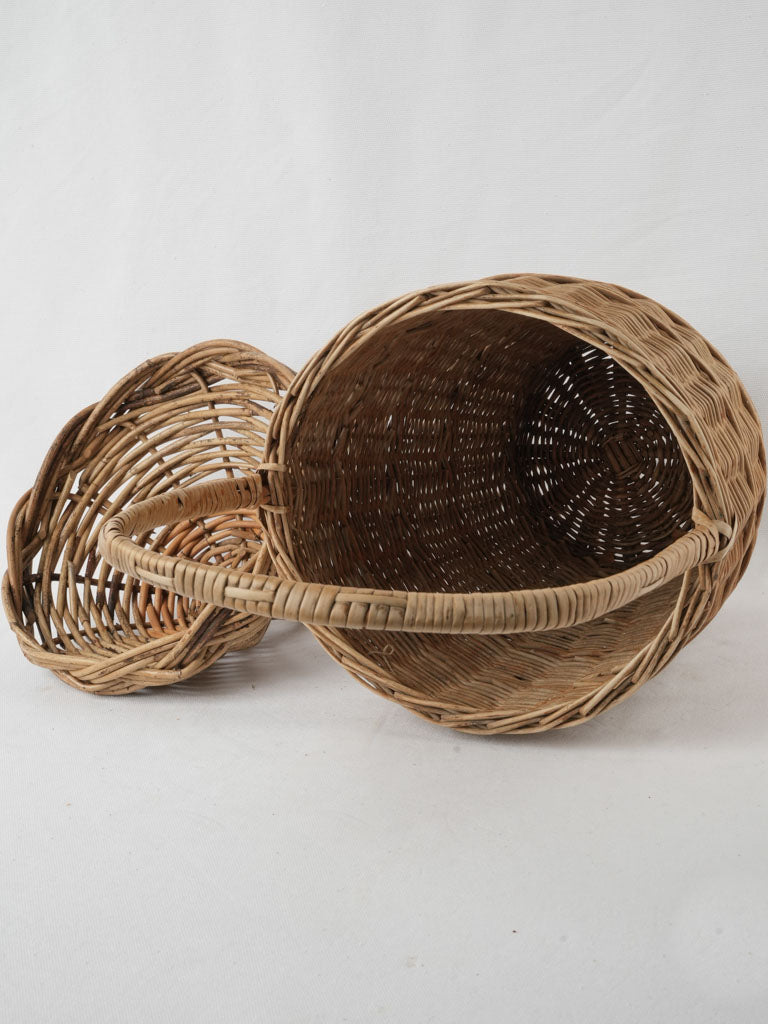 Provencal-style vintage lidded wicker basket 