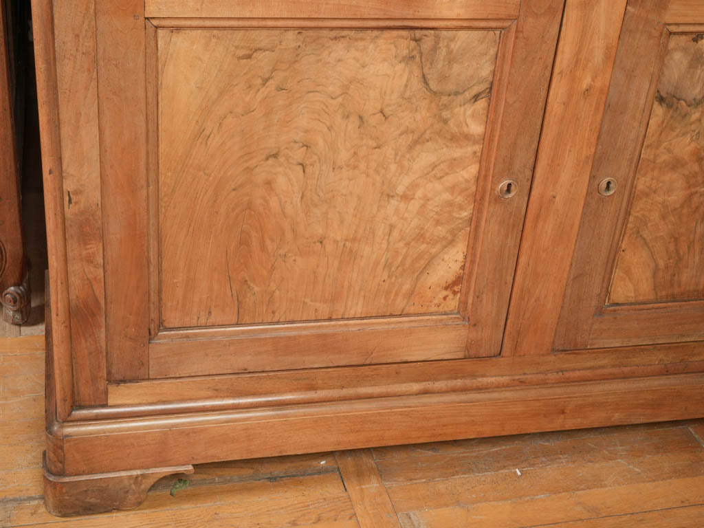 Refined glazed door display chest