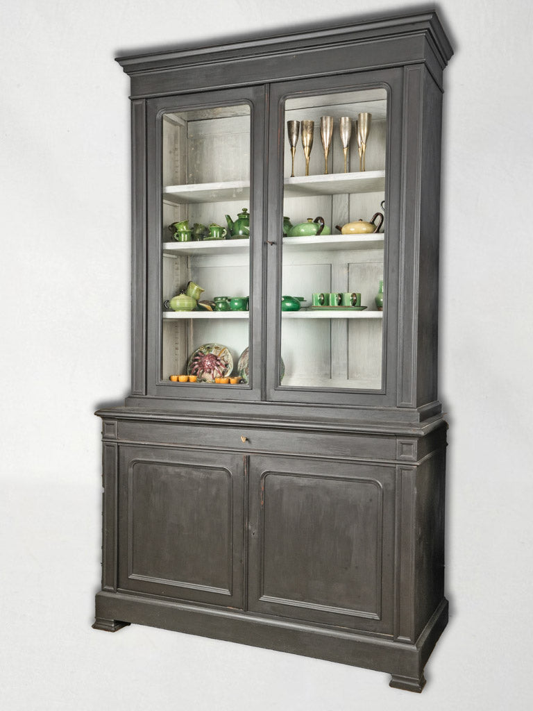 Elegant 19th-century French display cabinet