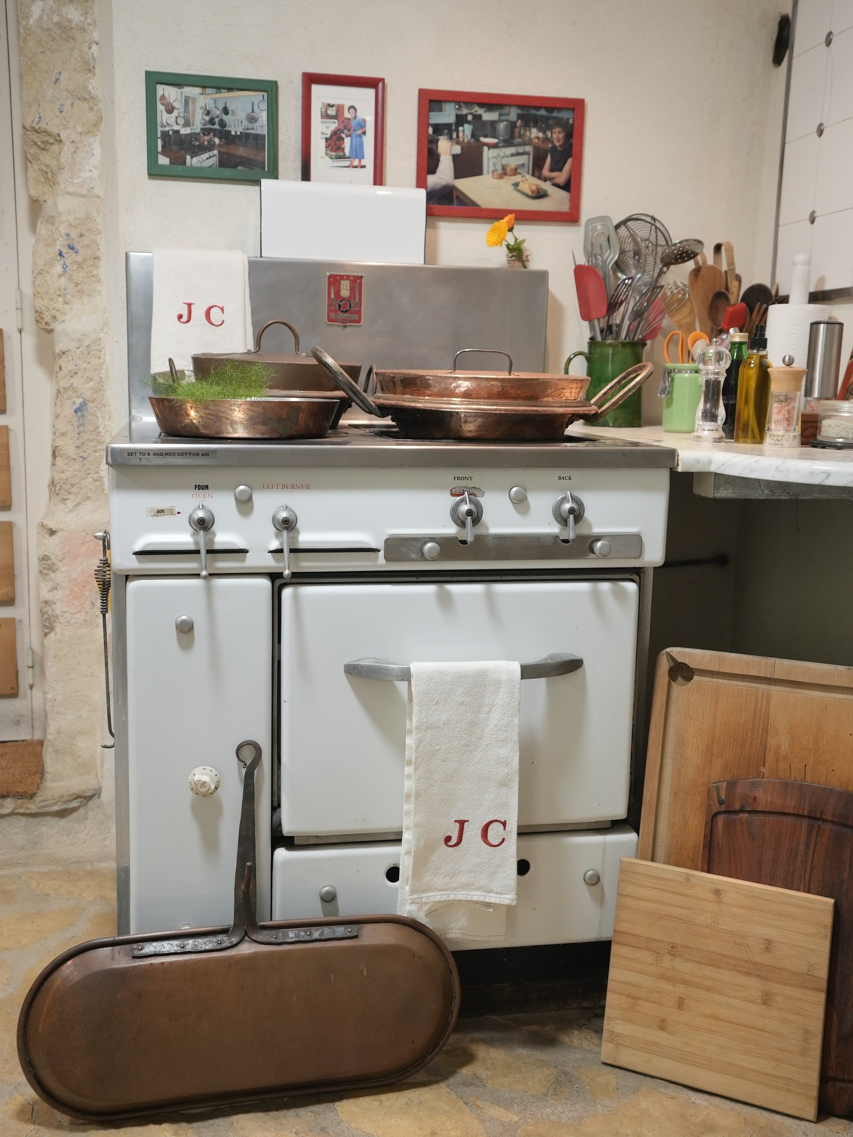 Aged Provençal copper cooking pot