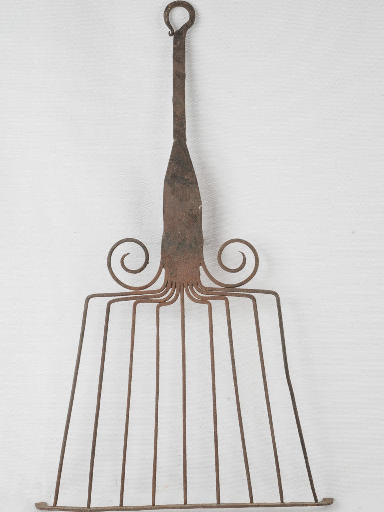 Late 19th-century trapezoidal grill