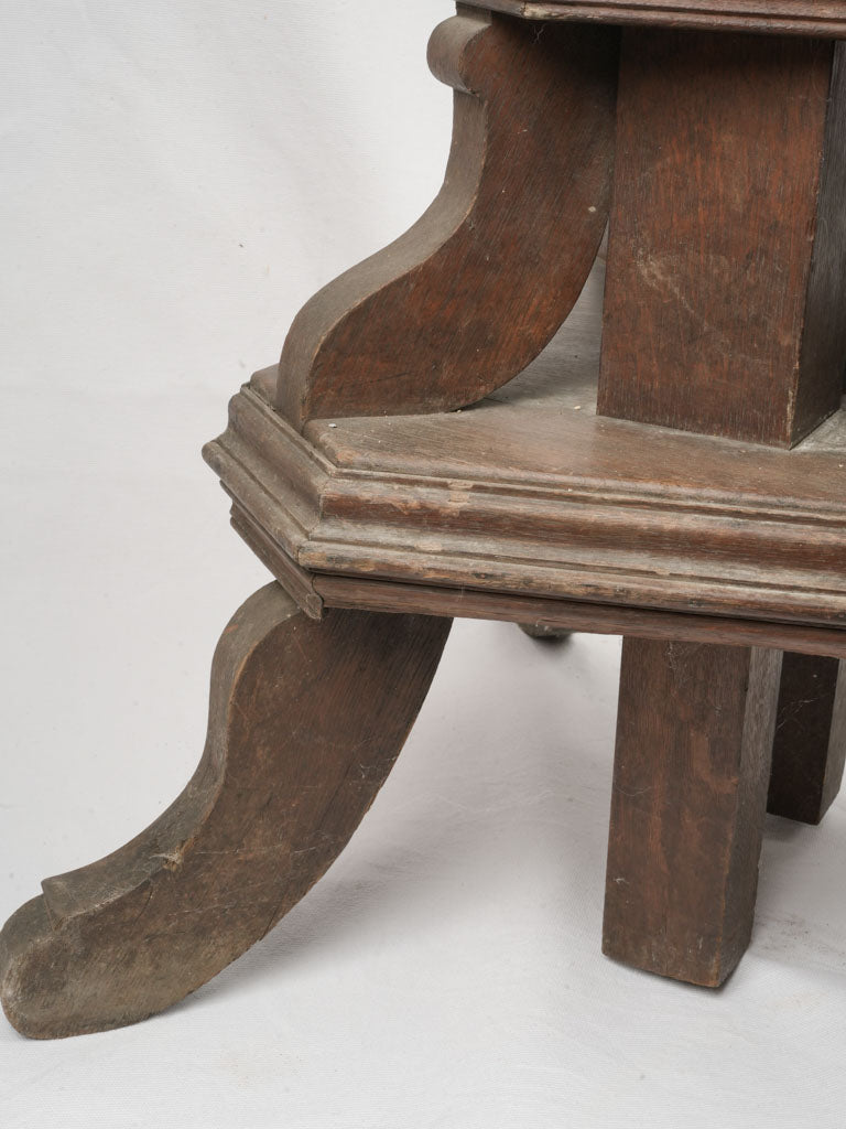 Sophisticated late 19th-century tripod