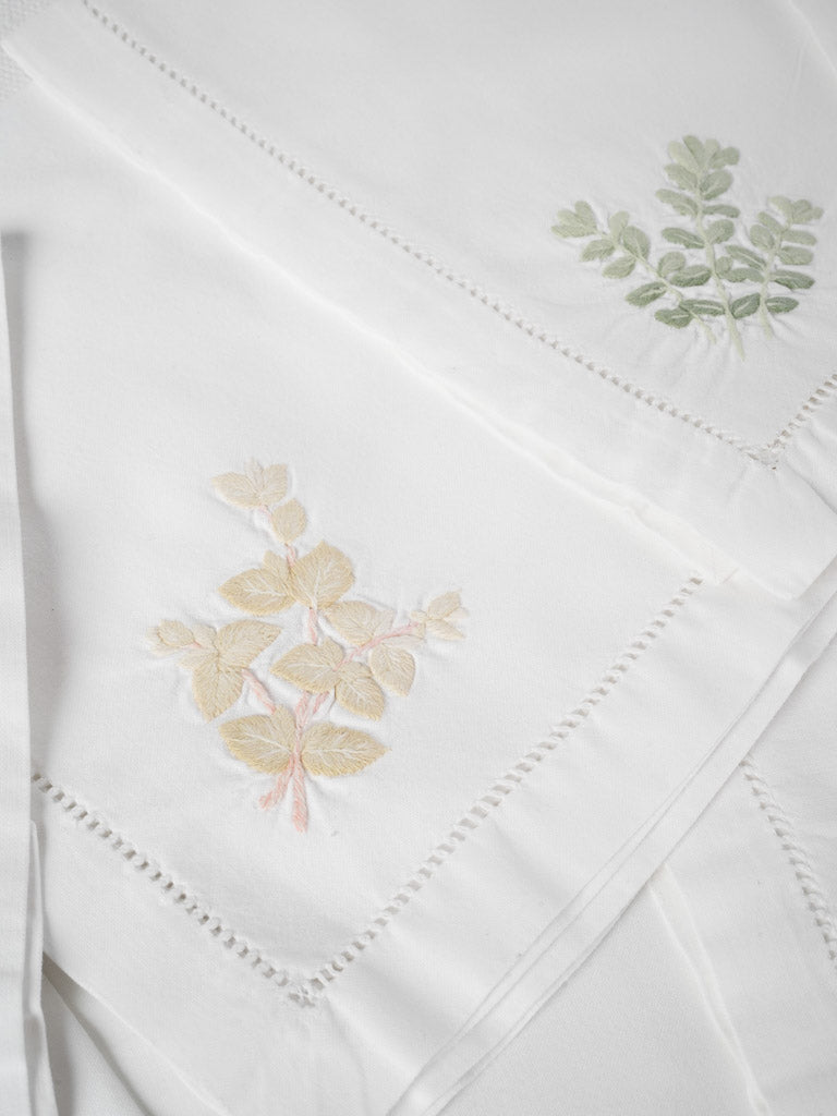 Elegant, foliage-embroidered linen dinner napkins