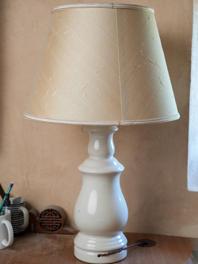 Antique white ceramic baluster table lamp