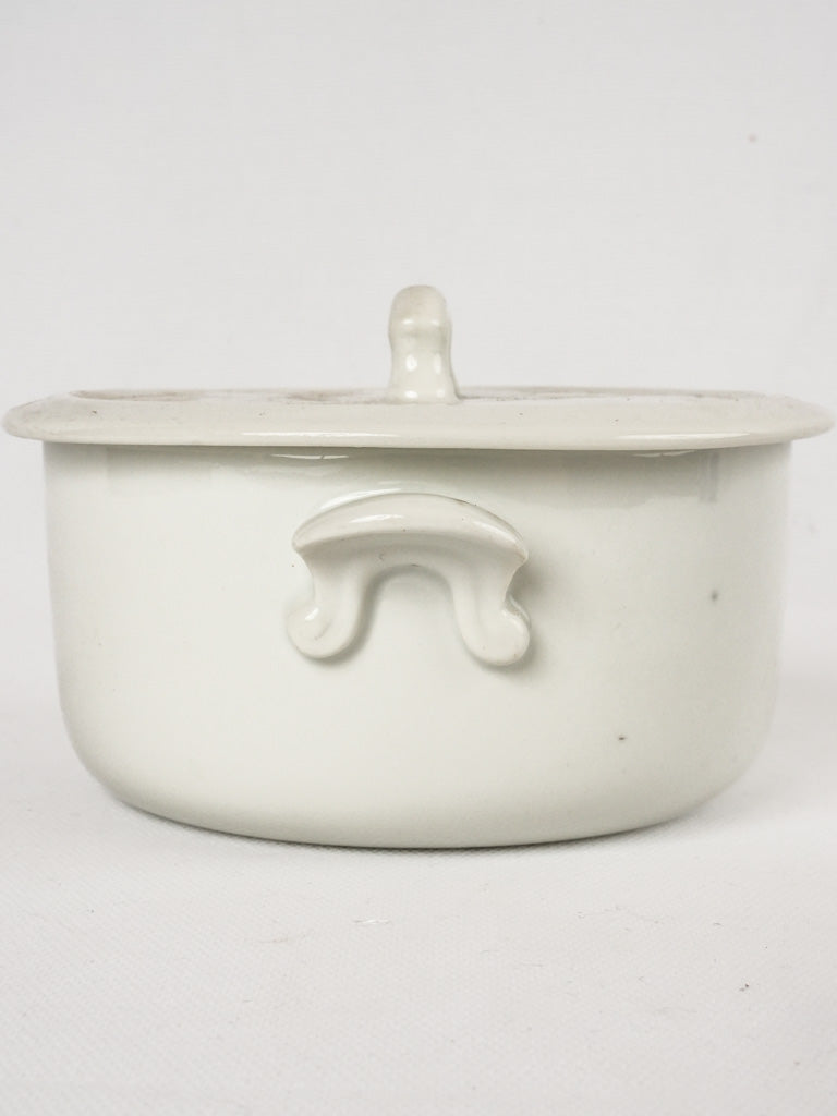 Very small tureen w/ flat lid - white 4"