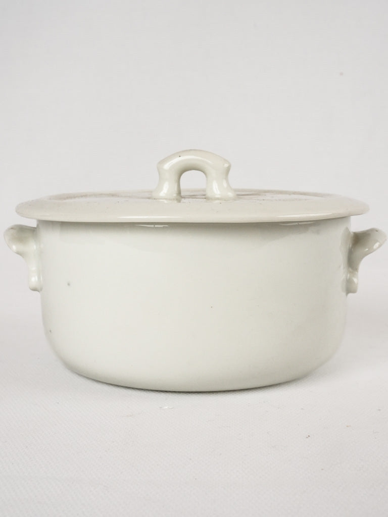 Very small tureen w/ flat lid - white 4"