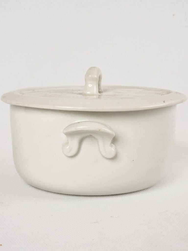 Very small tureen w/ flat lid - white 4"