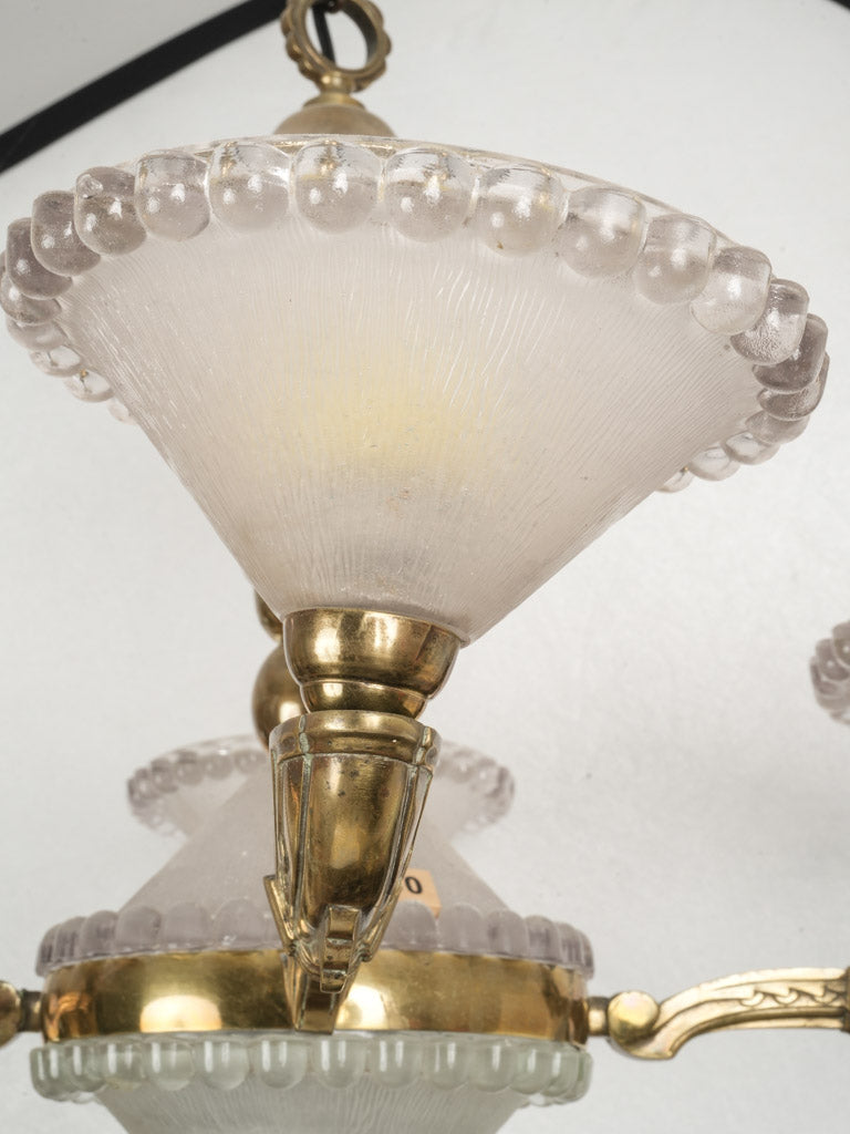 Delicate pearl-patterned glass coupes