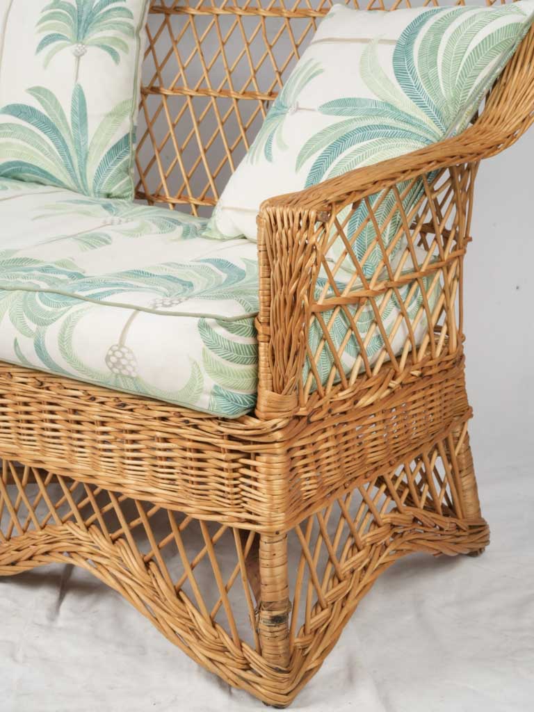 Inviting Coastal 2-Person Settee