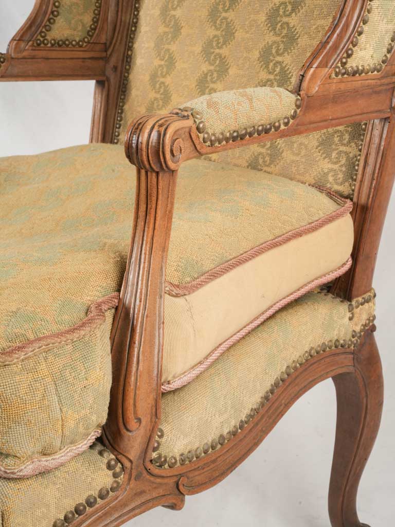 Ornate scalloped backrest fauteuil