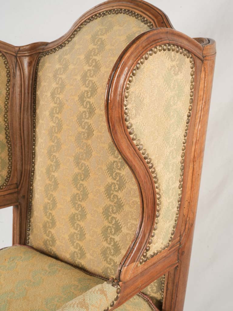 Elegant curved Louis XV chair