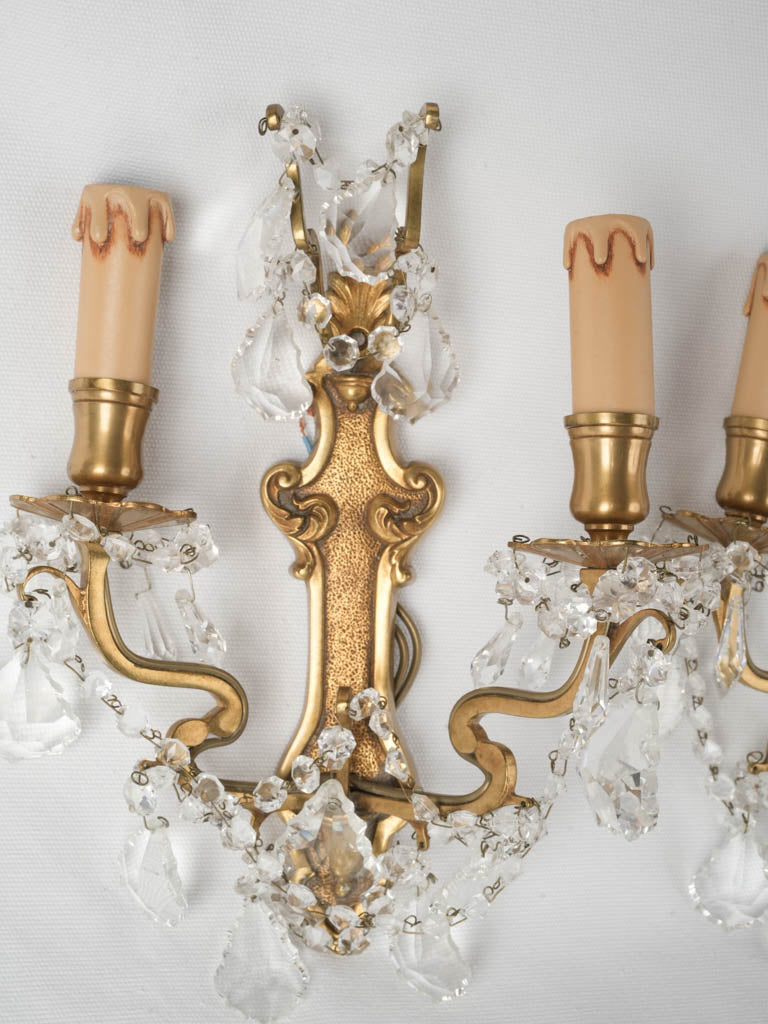 Delicate crystal pendant wall sconces