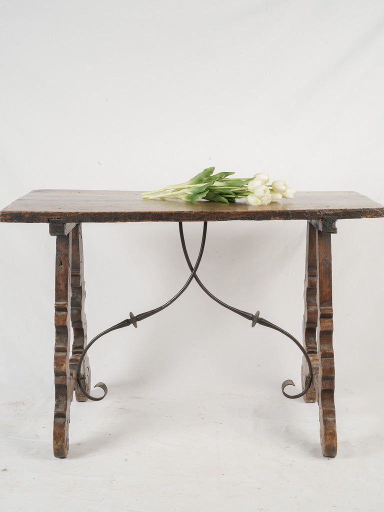 Elegant 17th-century wooden table