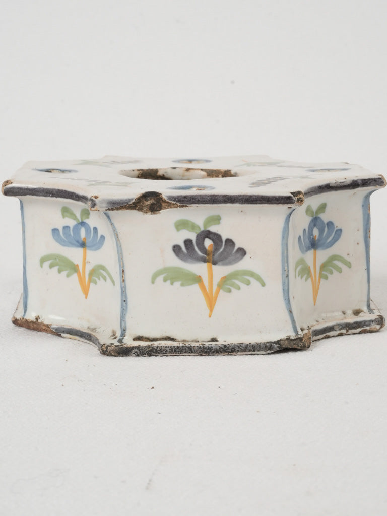 Decorative quatrefoil shape inkwell