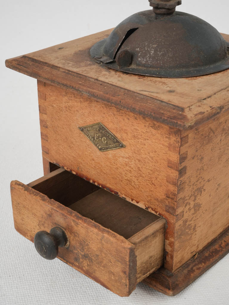 Classic dovetailed spice grinder